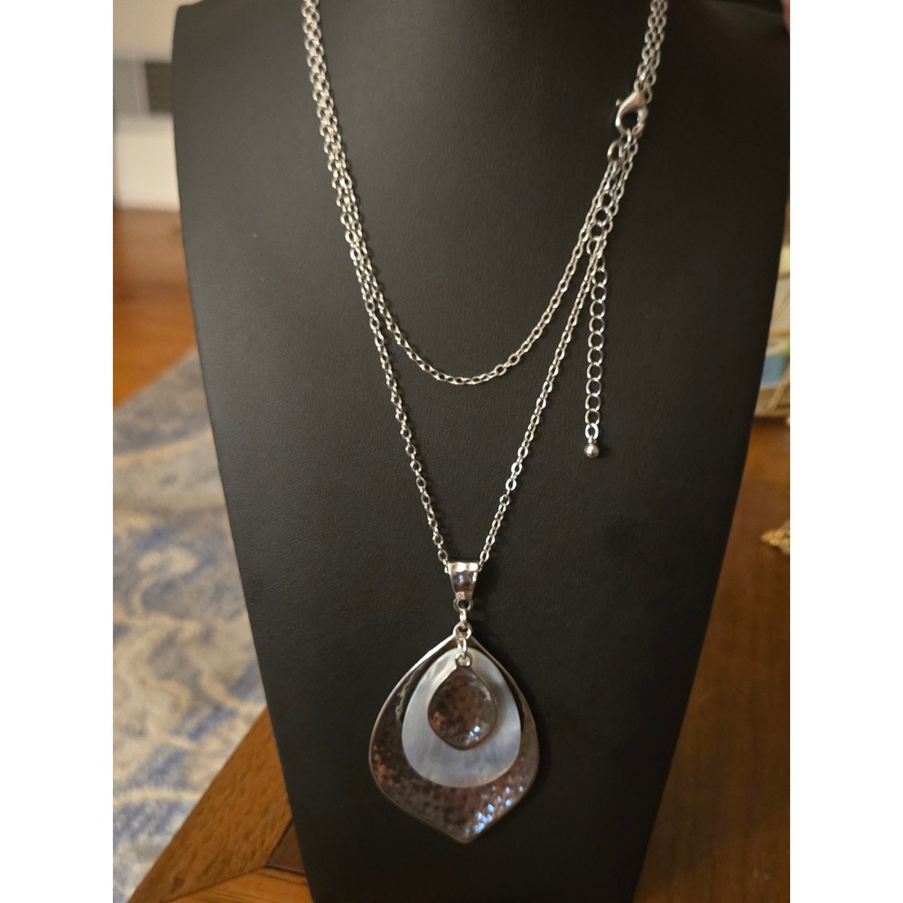 Silvertone Mother of Pearl Necklace Leaf Shape Vintage